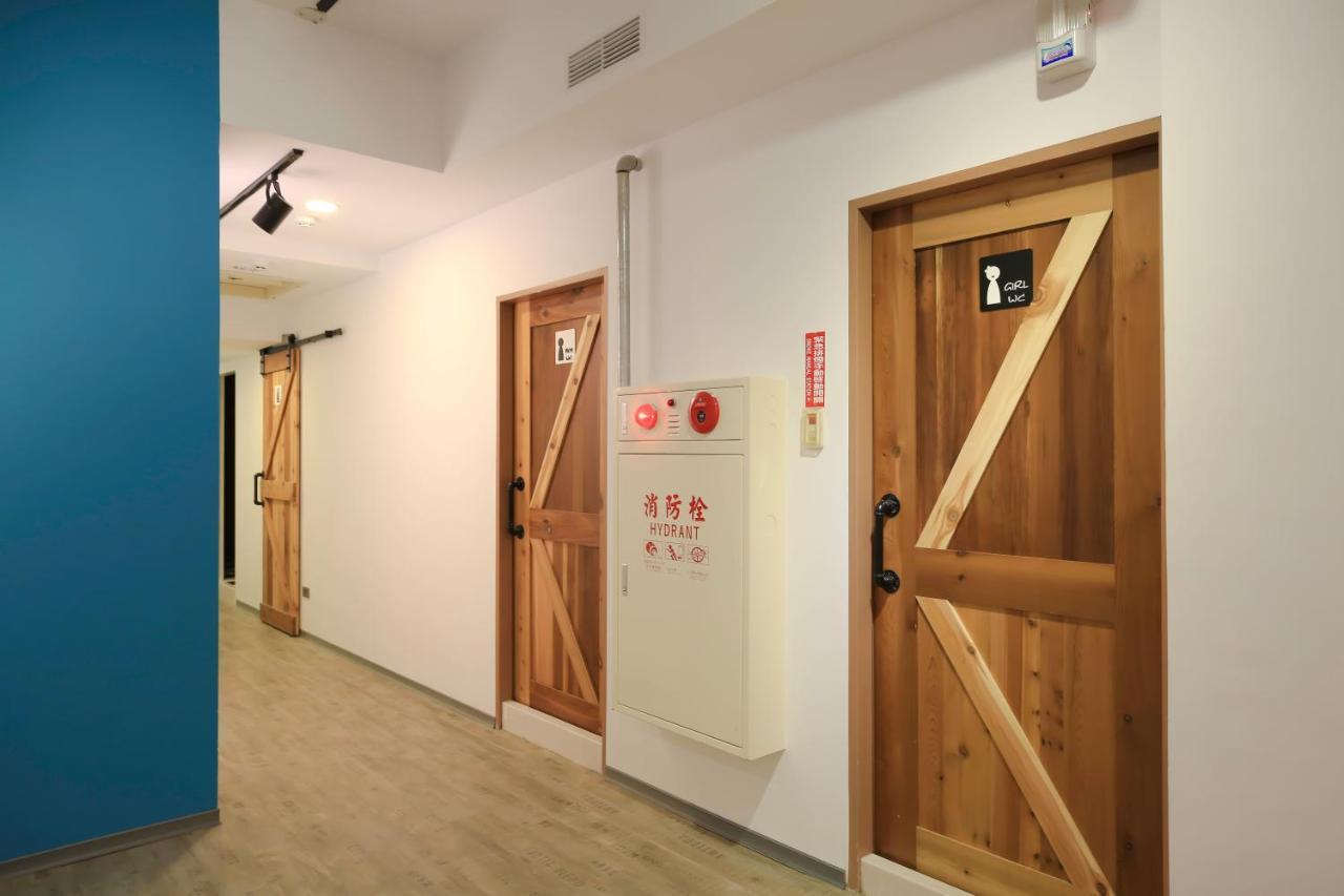Flyinn Hostel Kaohsiung Exterior foto