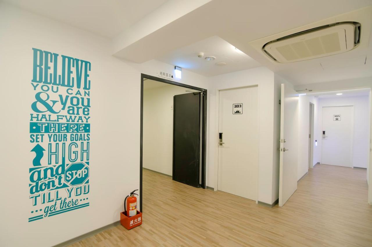 Flyinn Hostel Kaohsiung Exterior foto